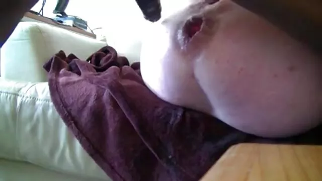 Plump Russian chick gets banged hard prono rapport sexuel by muscle dude on their luxurious bedroom bed