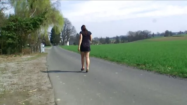 A young brunette sexuel xxx lured three black guys to her home with whom she decided to arrange an orgy with double anal penetration and deep blowjob