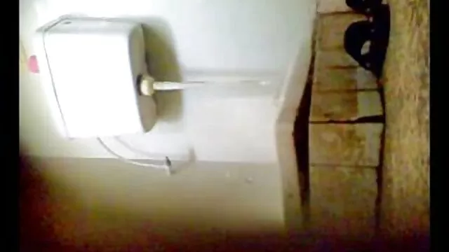 The boy found his girlfriend watching porn on the phone and masturbating on the windowsill and the bitch immediately decided at films sexuels gratuits all costs to seduce him into sex in the ass