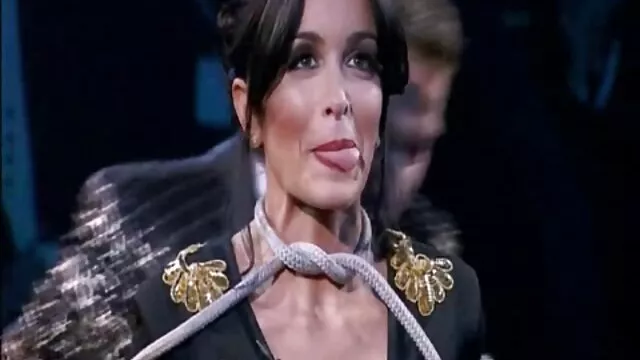 A young natural blonde is diligently strung on a guy's cock to show what films sexuels gratuits a bad and dirty girl she is