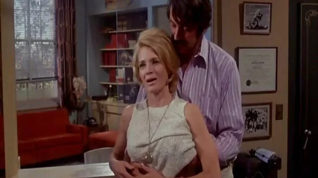 The Russian bitch sites de films sexuels offered her hubby to have sex instead of dinner and the dude, wearing a gandon, tore the beauty hard in the anus with his dick