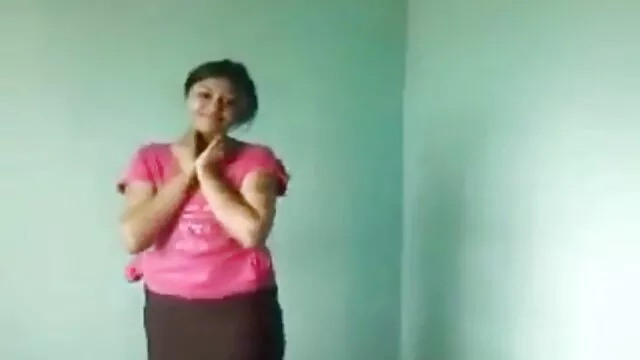 Camouflage Skirt Milf Sucks Dicks Deep porno bi sexuelle in Gangbang