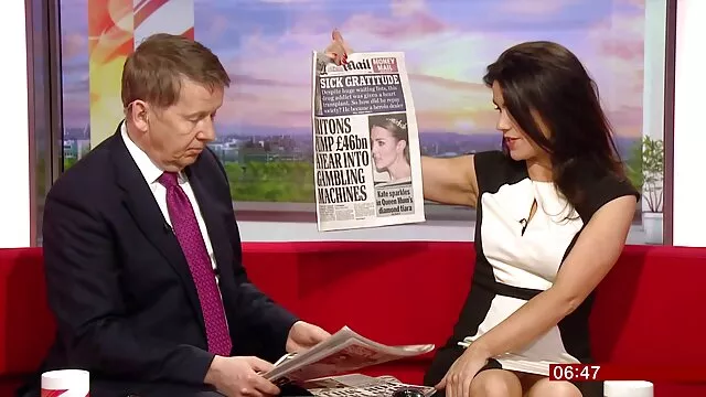 Asian doll with big pussy lips plays the role of obedient anal toy, opening her ass for a massage sexuel gratuit hard cock